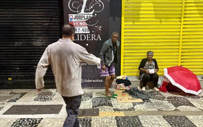 Uma noite de Chuva e Frio aquecido com Amor Solidário nas Ruas de Niterói